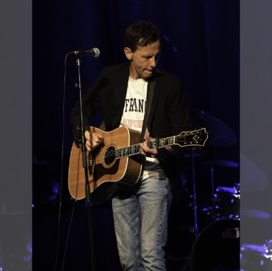 Optreden singer-songwriter Maarten Bogaers