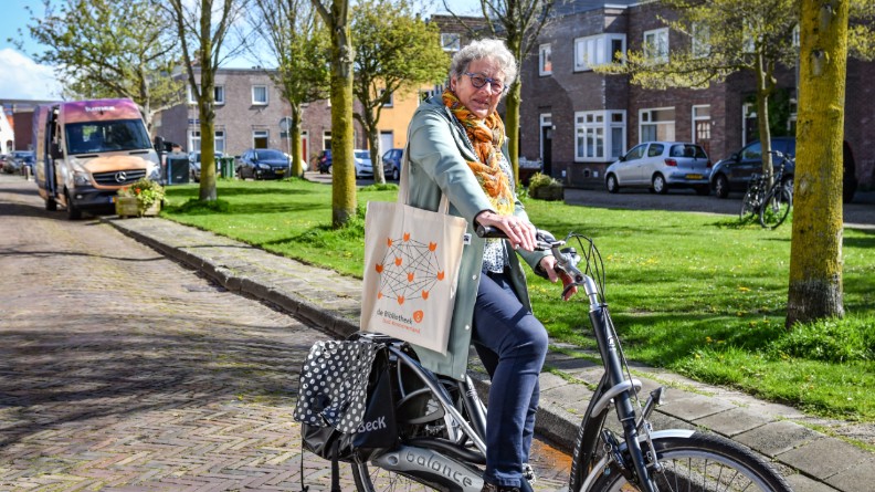 meisje leest boek