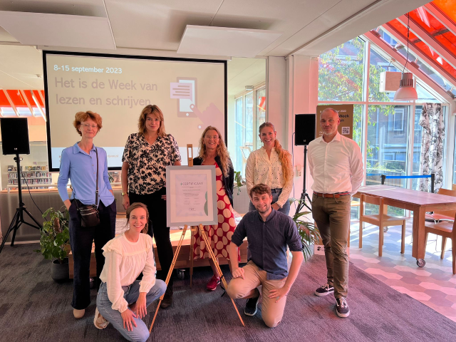 groepsfoto certificering taalhuis in schalkwijk