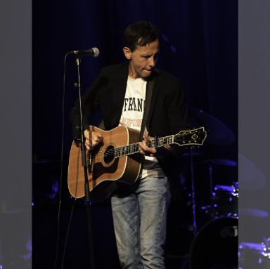  Optreden singer-songwriter Maarten Bogaers